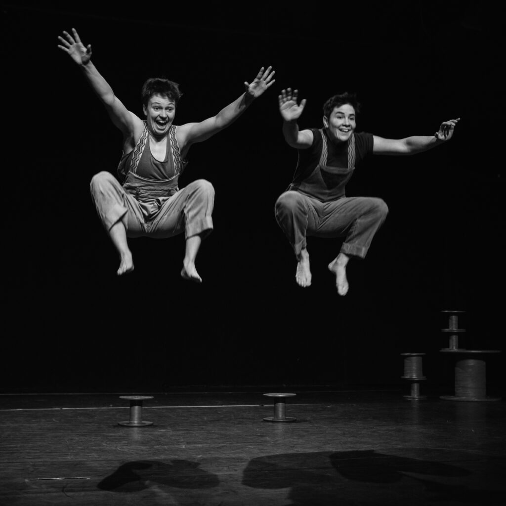 spectacle - carré - gris